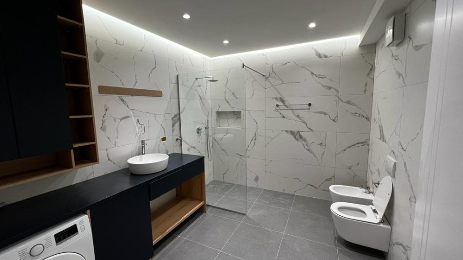 Tirane, jepet me qera apartament 1+1 Kati 1, 60 m² 550 € (Rruga e Elbasanit)