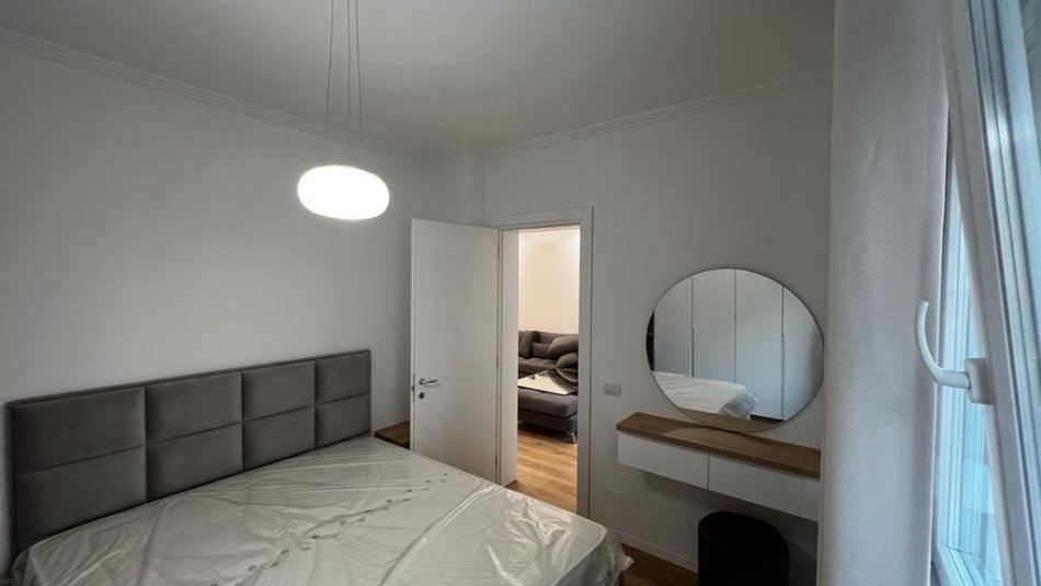 Tirane, jepet me qera apartament 1+1 Kati 1, 60 m² 550 € (Rruga e Elbasanit)