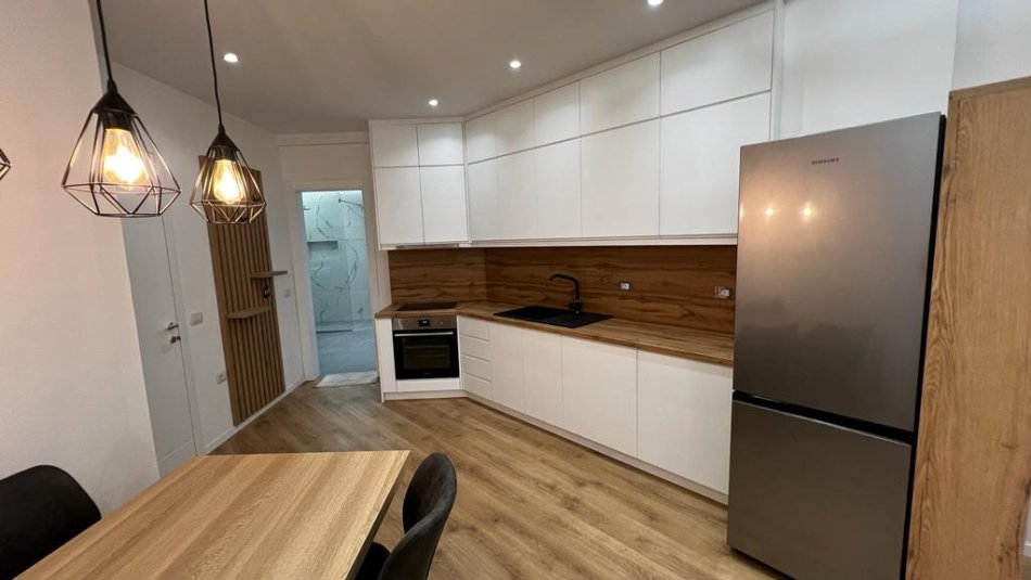 Tirane, jepet me qera apartament 1+1 Kati 1, 60 m² 550 € (Rruga e Elbasanit)