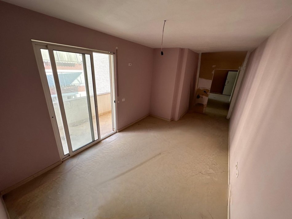 Tirane, shitet apartament 2+1+Ballkon Kati 3, 114 m² 114.000 € (Fresk)