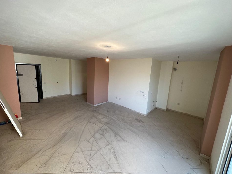 Tirane, shitet apartament 2+1+Ballkon Kati 3, 114 m² 114.000 € (Fresk)