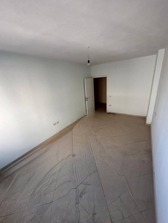 Tirane, shitet apartament 2+1+Ballkon Kati 3, 114 m² 114.000 € (Fresk)