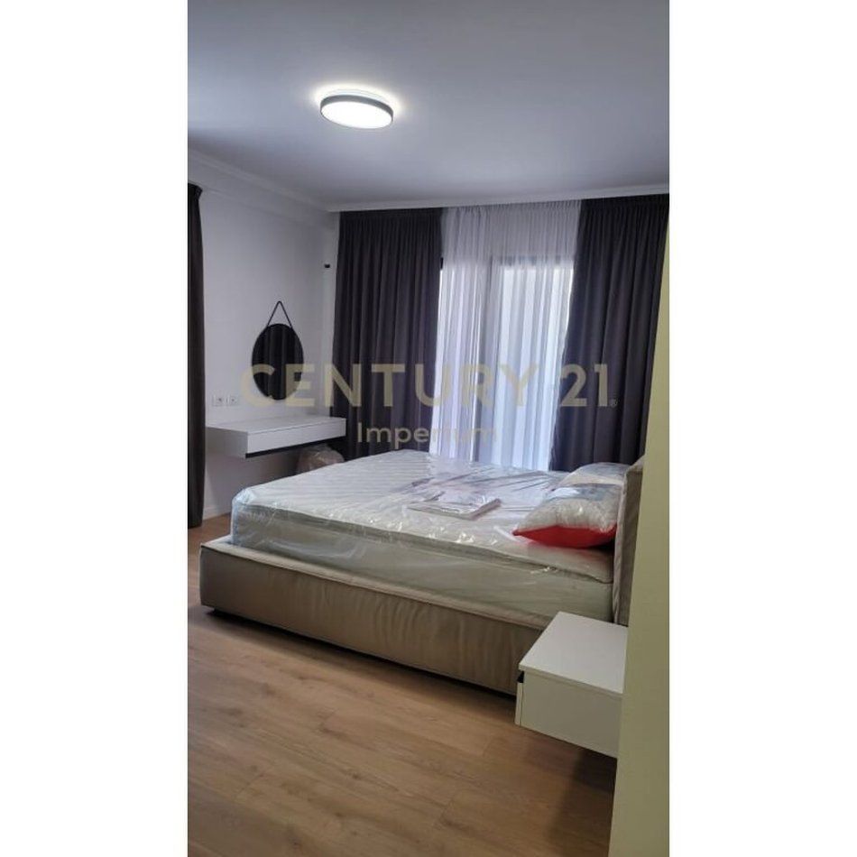 Tirane, jepet me qera 2+1 Kati 2, 150 m² 1.300 € (Rruga e Durrsit)
