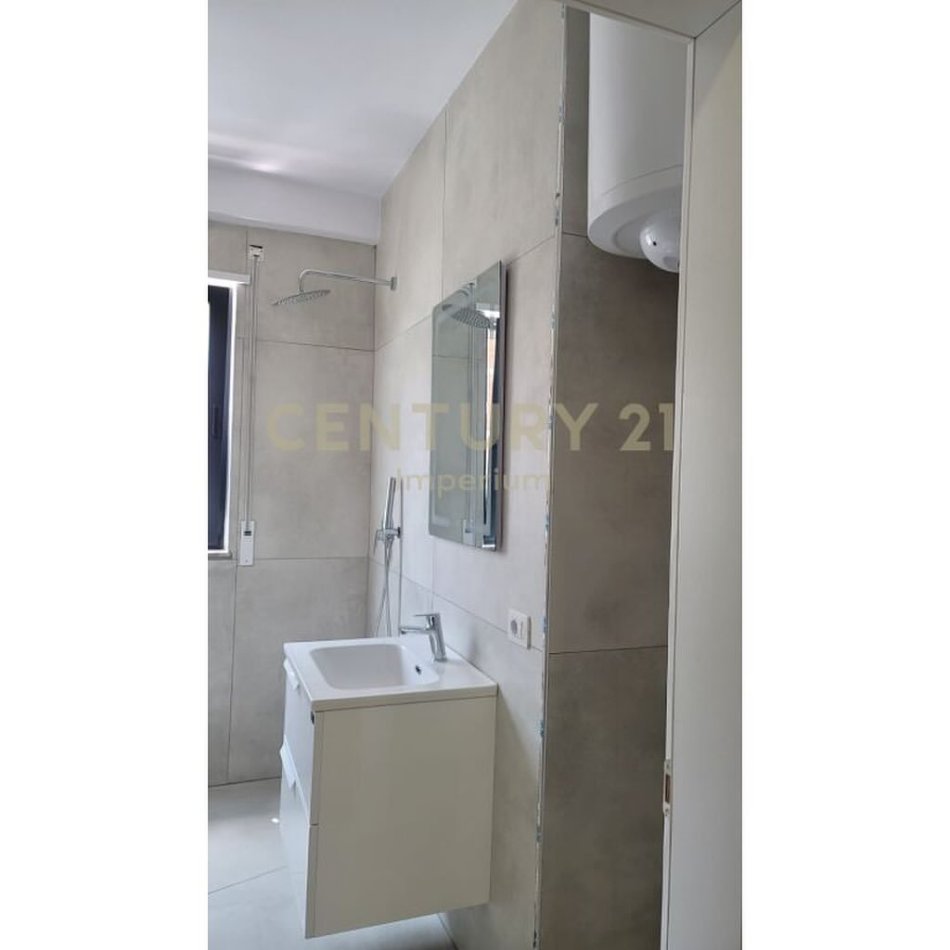 Tirane, jepet me qera 2+1 Kati 2, 150 m² 1.300 € (Rruga e Durrsit)