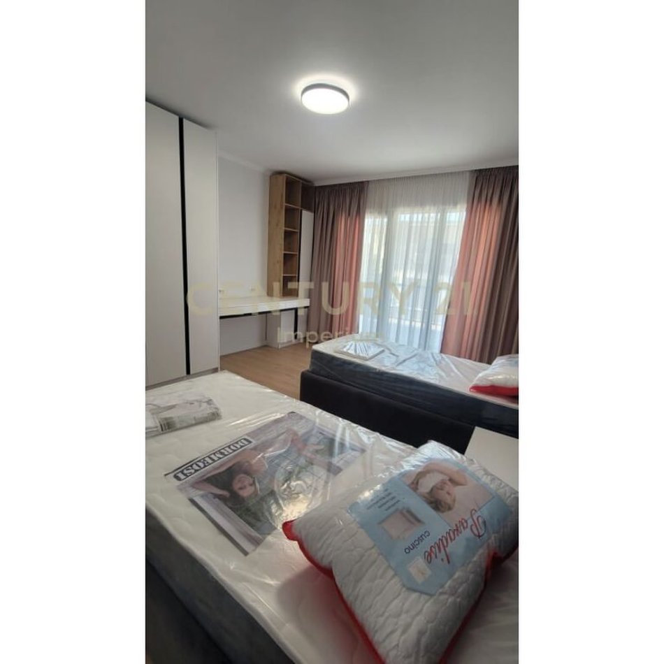 Tirane, jepet me qera 2+1 Kati 2, 150 m² 1.300 € (Rruga e Durrsit)