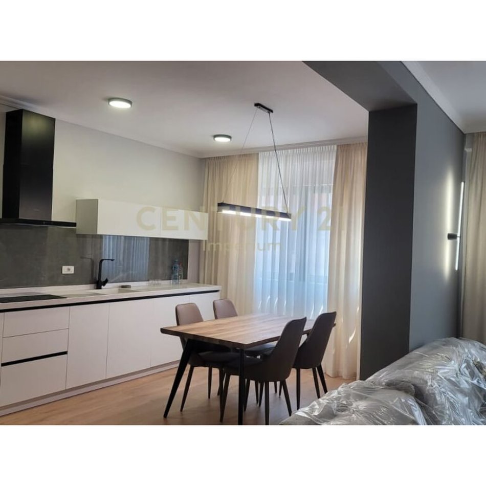 Tirane, jepet me qera 2+1 Kati 2, 150 m² 1.300 € (Rruga e Durrsit)