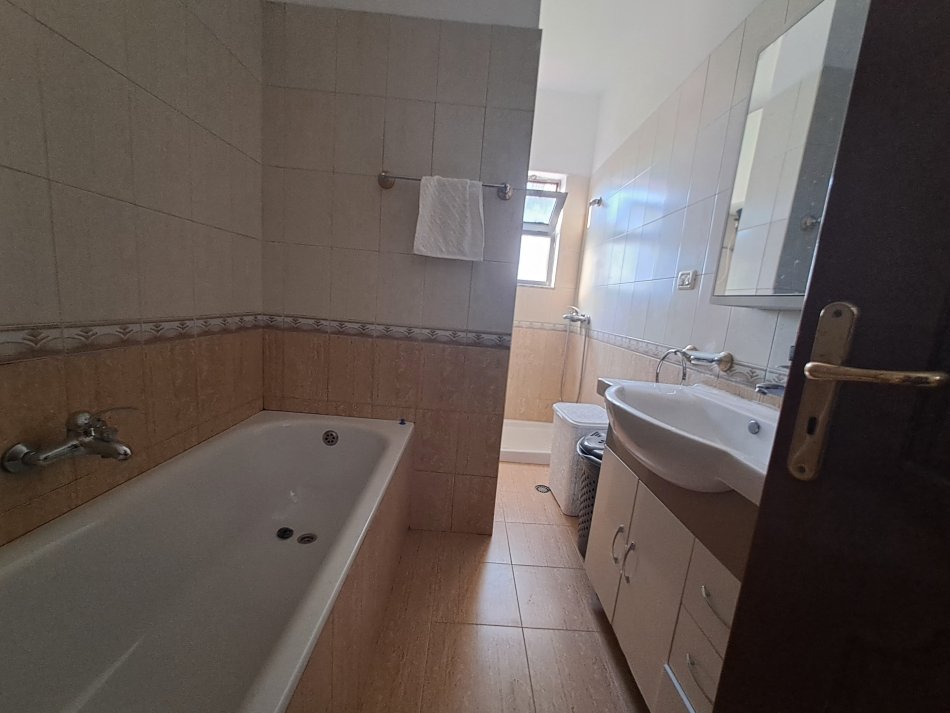 Tirane, Apartament 2+1  me qira Kati 5, 97 m² 600 € (9 kateshet)