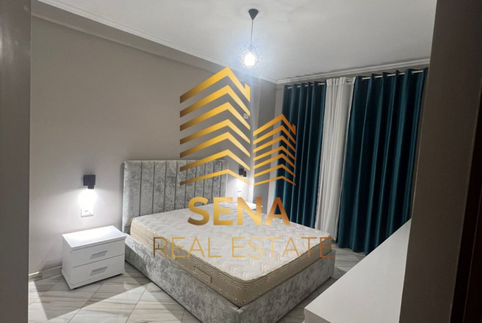Tirane, jepet me qera apartament 2+1+Ballkon Kati 8, 80 m² 400 € (Rruga Demokracia - Kamez)