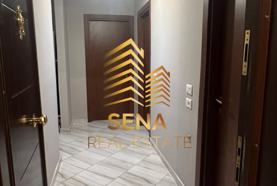 Tirane, jepet me qera apartament 2+1+Ballkon Kati 8, 80 m² 400 € (Rruga Demokracia - Kamez)