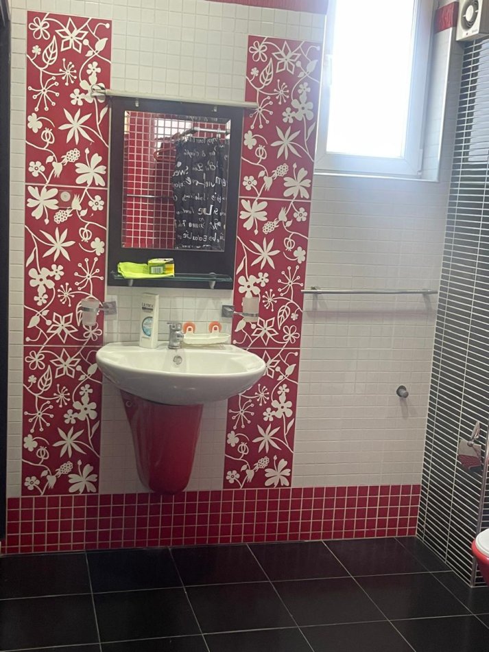 Tirane, jepet me qera 3+1 Kati 3, 130 m² 600 € (Siri Kodra)