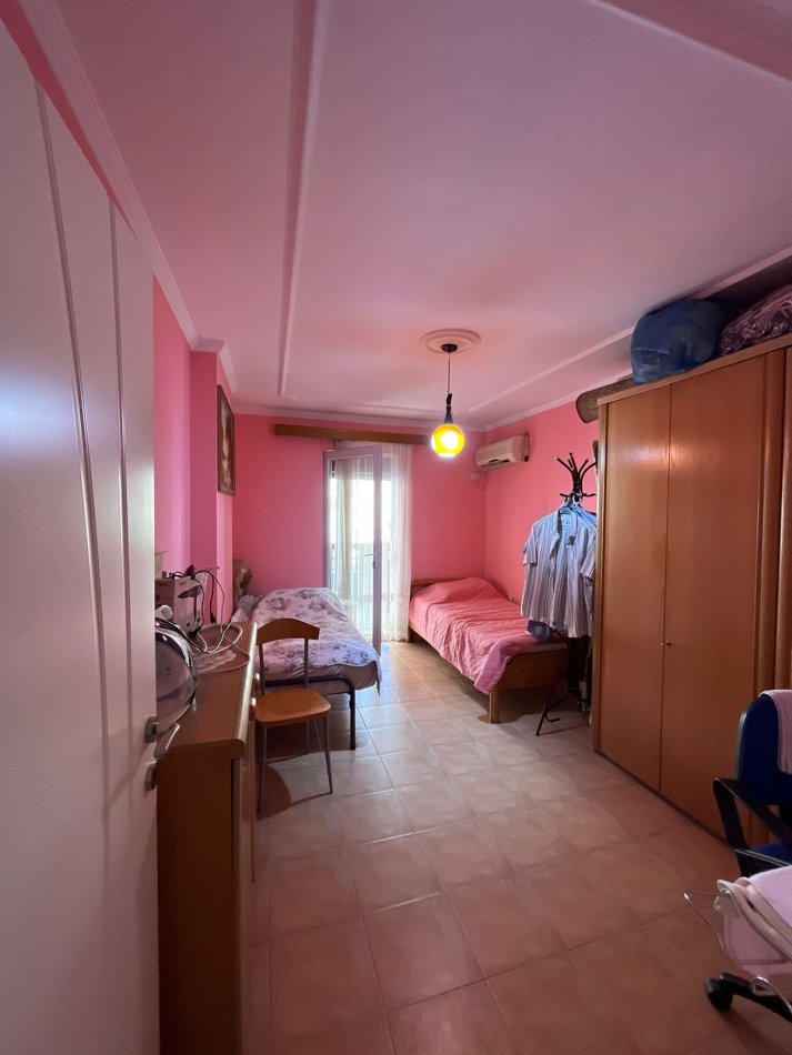 Tirane, shitet apartament duplex 3+1+Ballkon Kati 3, 149 m² 330.000 € (Rruga Dritan Hoxha)