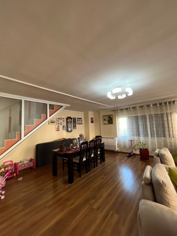 Tirane, shitet apartament duplex 3+1+Ballkon Kati 3, 149 m² 330.000 € (Rruga Dritan Hoxha)