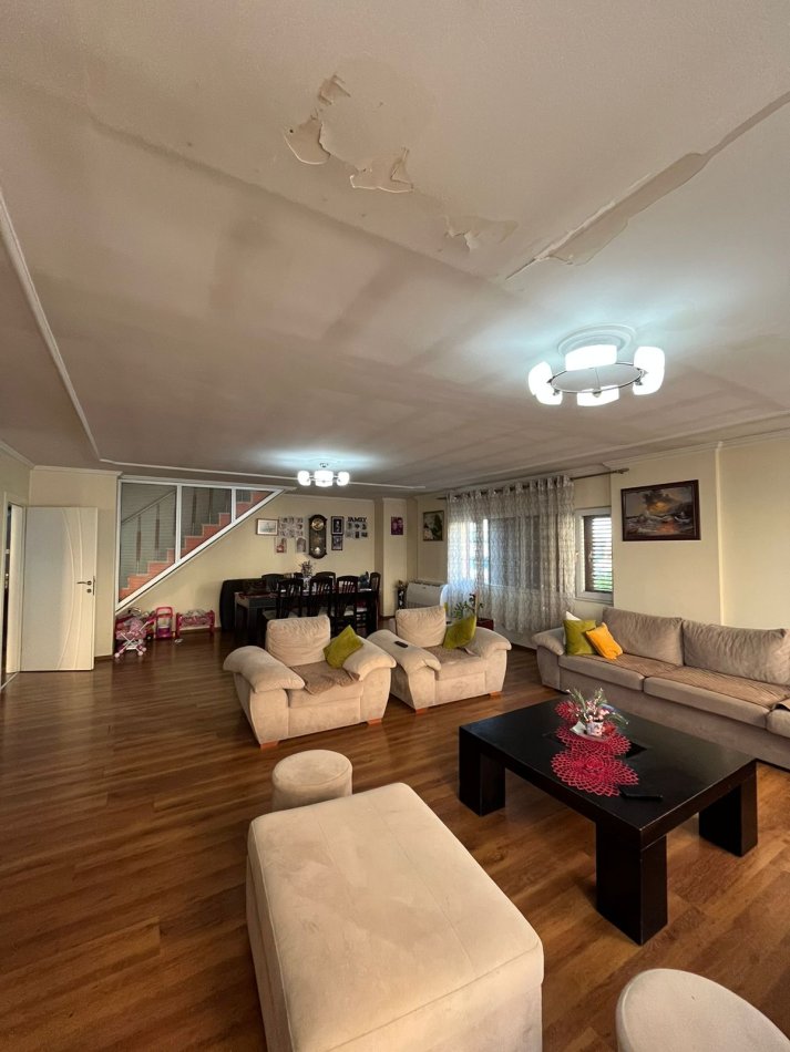 Tirane, shitet apartament duplex 3+1+Ballkon Kati 3, 149 m² 330.000 € (Rruga Dritan Hoxha)