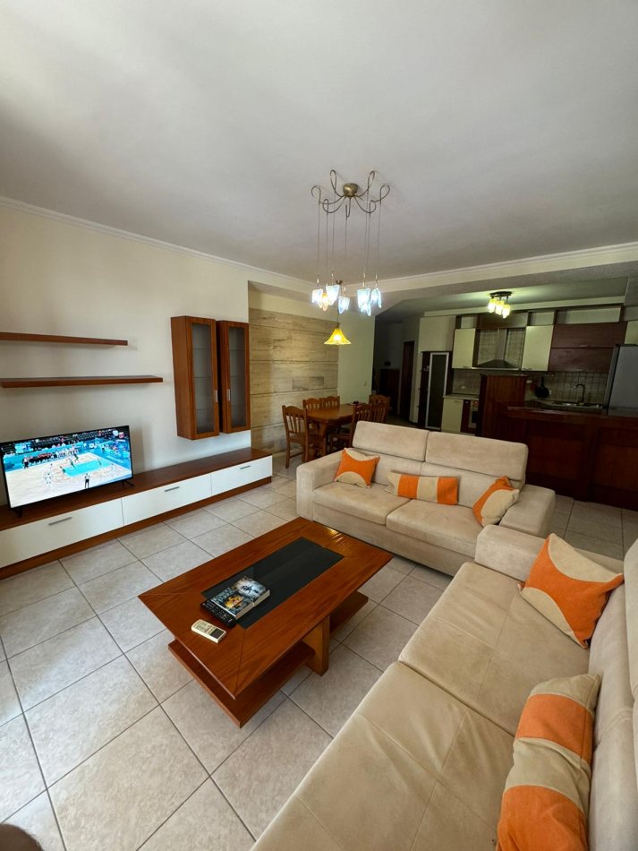 Tirane, jepet me qera apartament 3+1+Aneks+Ballkon Kati 6, 151 m² 750 € (21 Dhjetor)