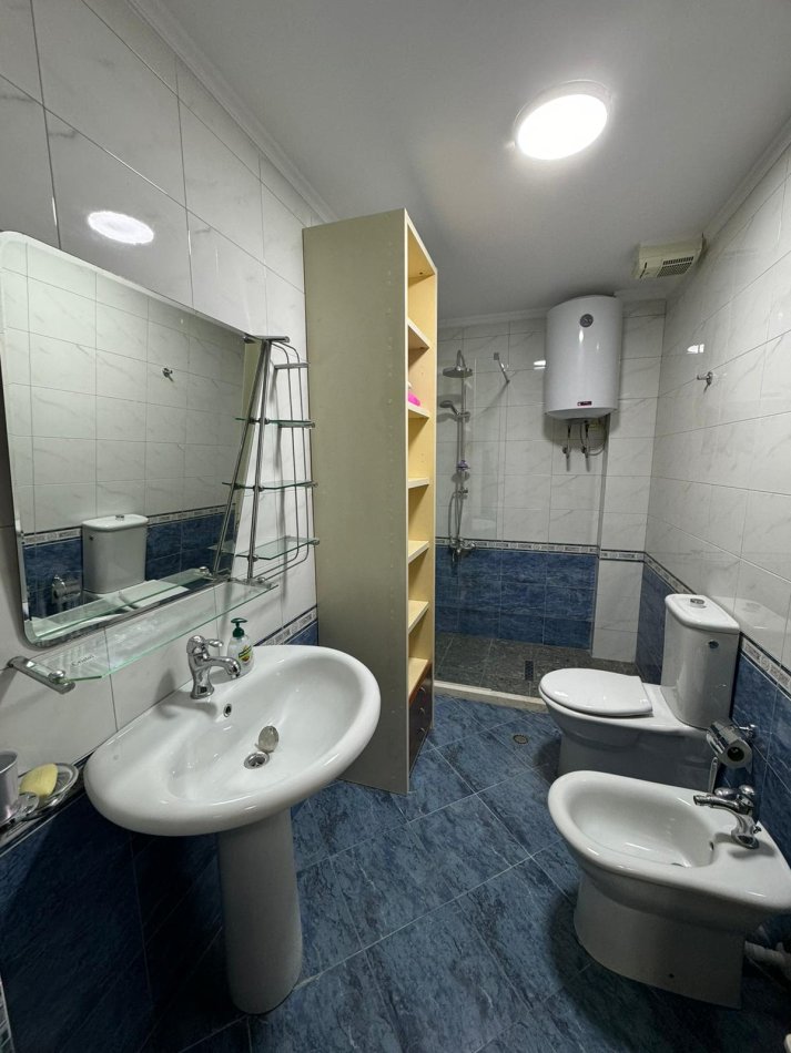 Tirane, jepet me qera apartament 3+1+Aneks+Ballkon Kati 6, 151 m² 750 € (21 Dhjetor)
