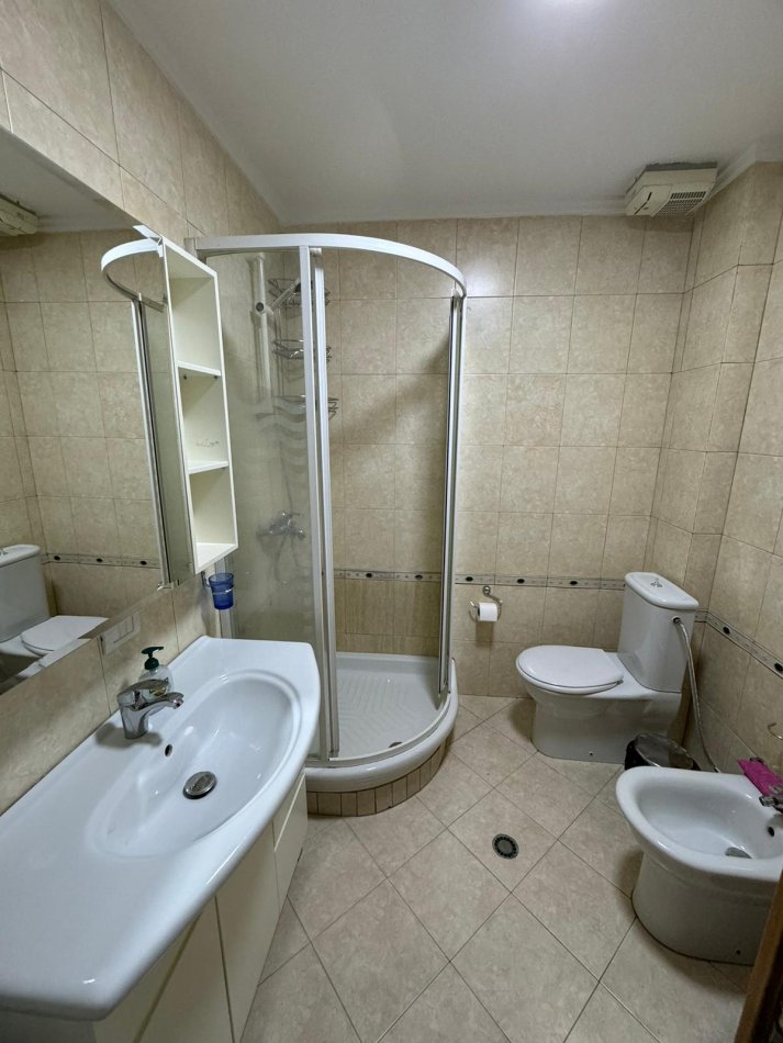 Tirane, jepet me qera apartament 3+1+Aneks+Ballkon Kati 6, 151 m² 750 € (21 Dhjetor)