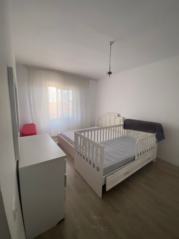 Tirane, jepet me qera 1+1 Kati 4, 70 m² 400 € (Xhamia Medreses)