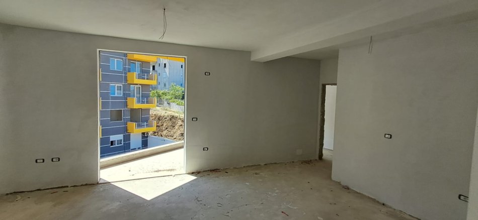 Tirane, shes apartament 2+1+Ballkon Kati 6, 88 m² 96.800 € (shkoze, kompleksi tom doshit)