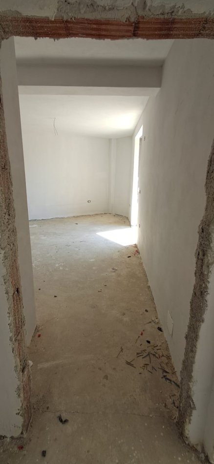 Tirane, shes apartament 2+1+Ballkon Kati 6, 88 m² 96.800 € (shkoze, kompleksi tom doshit)