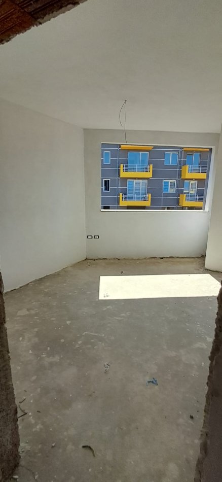 Tirane, shes apartament 2+1+Ballkon Kati 6, 88 m² 96.800 € (shkoze, kompleksi tom doshit)