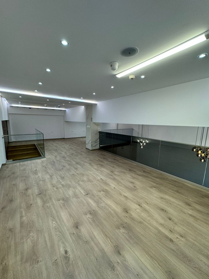 Tirane, shitet ambjent biznesi Kati 0, 80 m² 320.000 € (KOMUNA E PARISIT)
