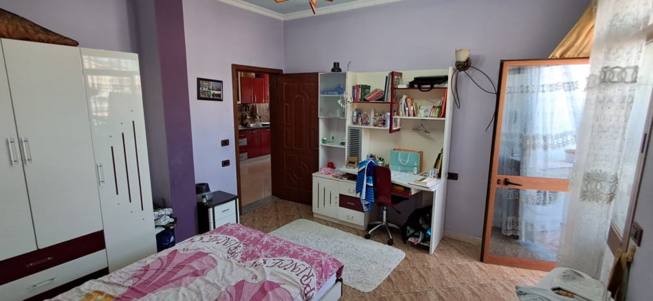 Tirane, jap me qera apartament 2+1+Ballkon Kati 3, 120 m² 400 € (ALI DEM, RRUGA DISHA)