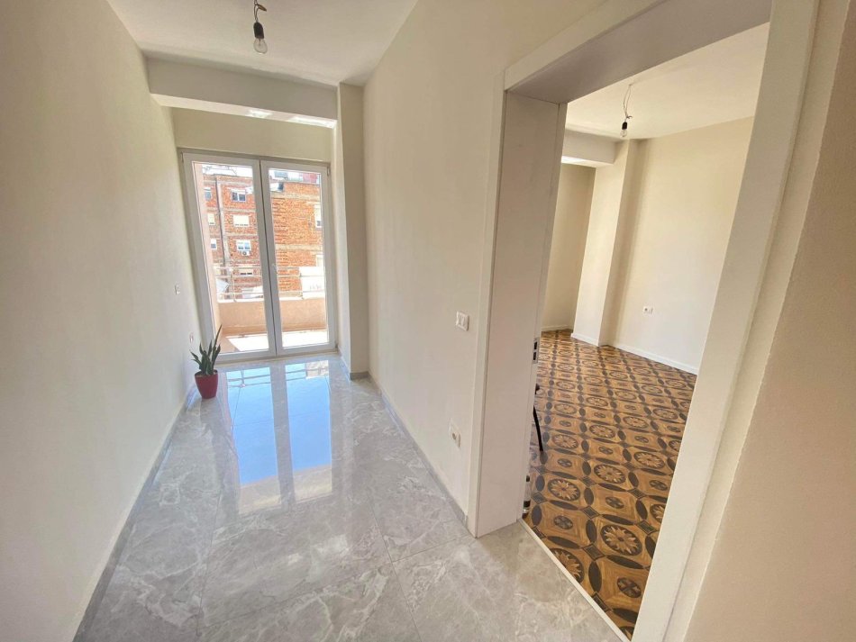 Tirane, shitet apartament 2+1 Kati 3, 106 m² 307.000 € (qender)