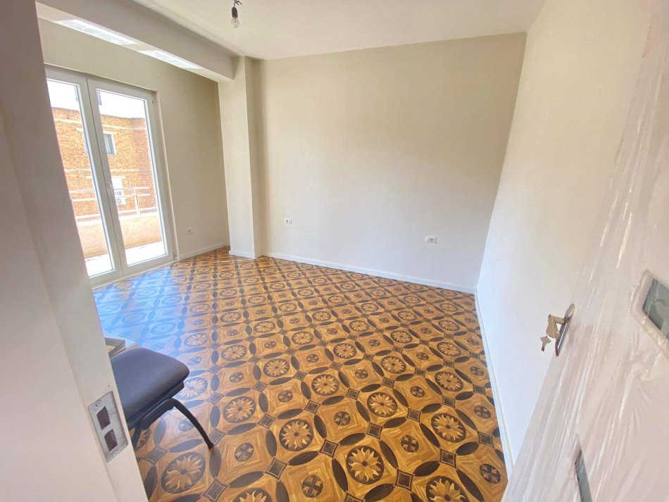Tirane, shitet apartament 2+1 Kati 3, 106 m² 307.000 € (qender)