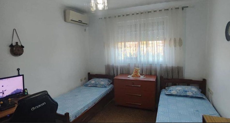 Tirane, shitet apartament 2+1 Kati 4, 75 m² 115.000 € (Brryli)