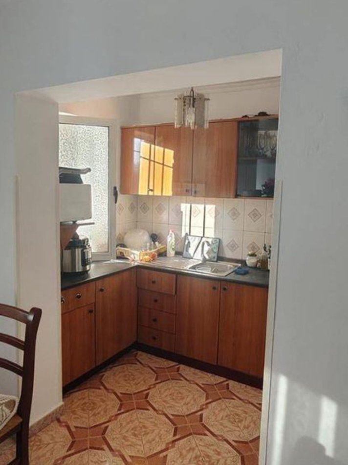 Tirane, shitet apartament 2+1 Kati 4, 75 m² 115.000 € (Brryli)