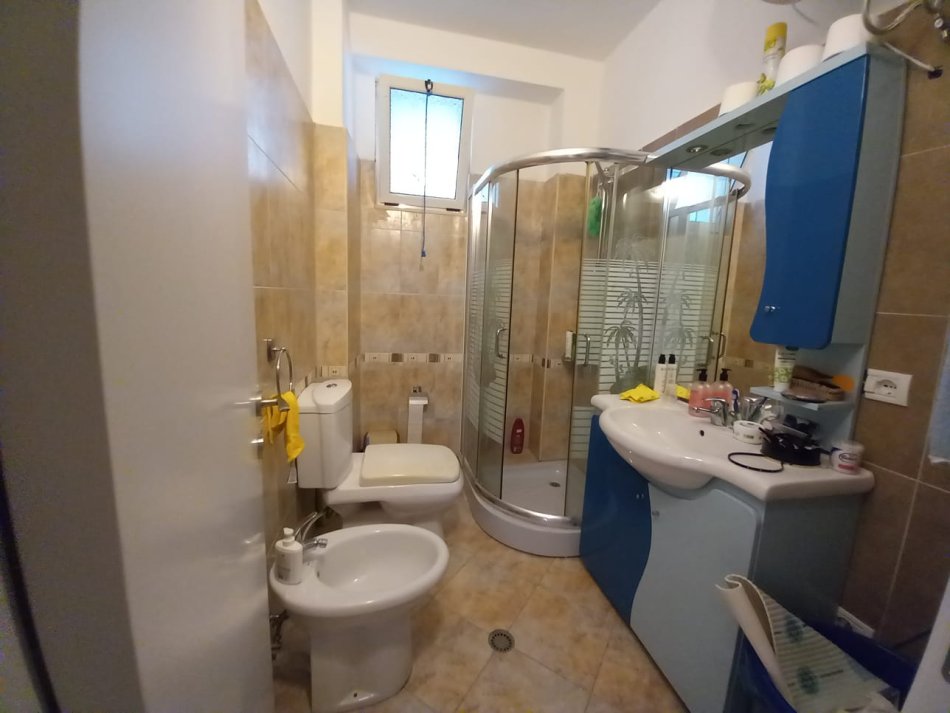 Durres, jepet me qera apartament 2+1+Aneks+Ballkon Kati 3, 120 m² (Ish URT, DURRES)
