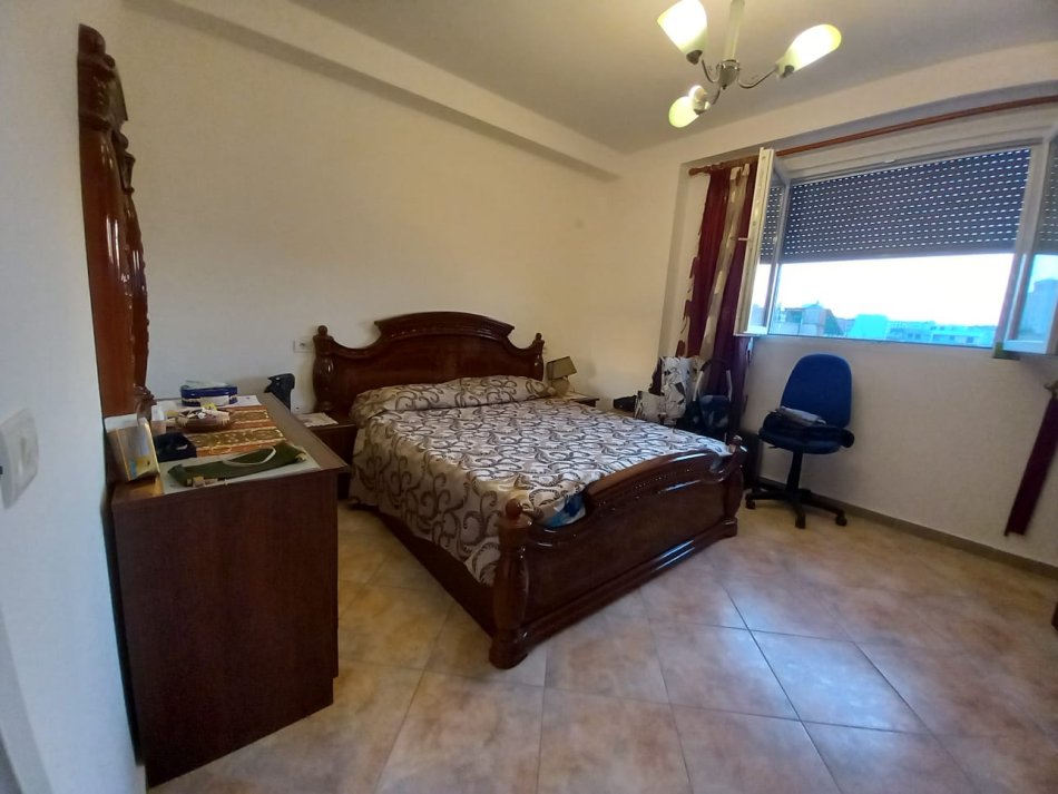 Durres, jepet me qera apartament 2+1+Aneks+Ballkon Kati 3, 120 m² (Ish URT, DURRES)