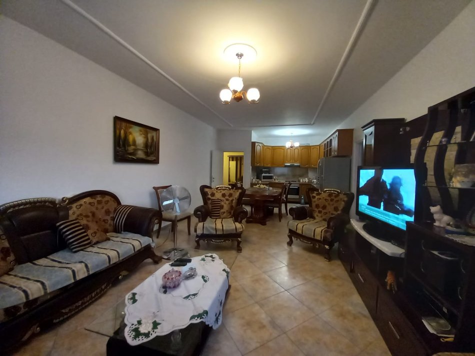 Durres, jepet me qera apartament 2+1+Aneks+Ballkon Kati 3, 120 m² (Ish URT, DURRES)