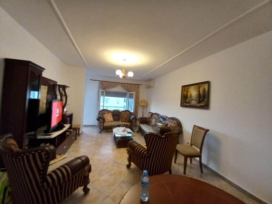 Durres, jepet me qera apartament 2+1+Aneks+Ballkon Kati 3, 120 m² (Ish URT, DURRES)