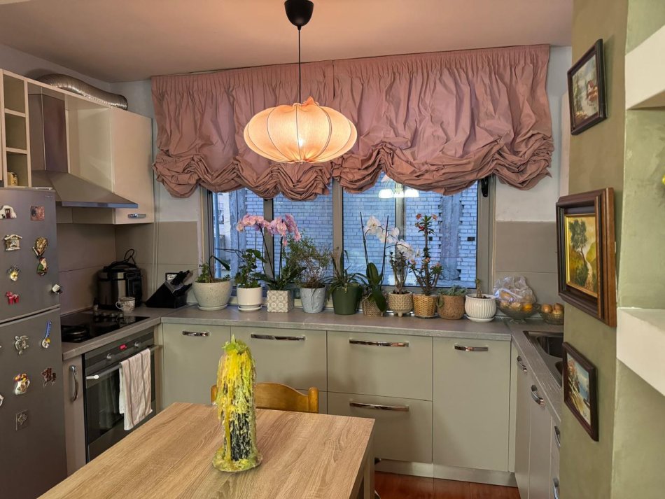 Tirane, Apartament 2+1 me qira  40 000 All ( E negociueshme)  Shkoze
