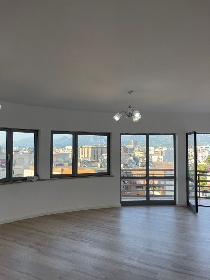 Tirane, shitet apartament 1+1+Ballkon Kati 5, 76 m² 155.000 € (ZOGU I ZI)