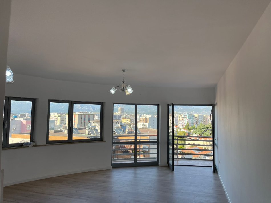 Tirane, shitet apartament 1+1+Ballkon Kati 5, 76 m² 155.000 € (ZOGU I ZI)
