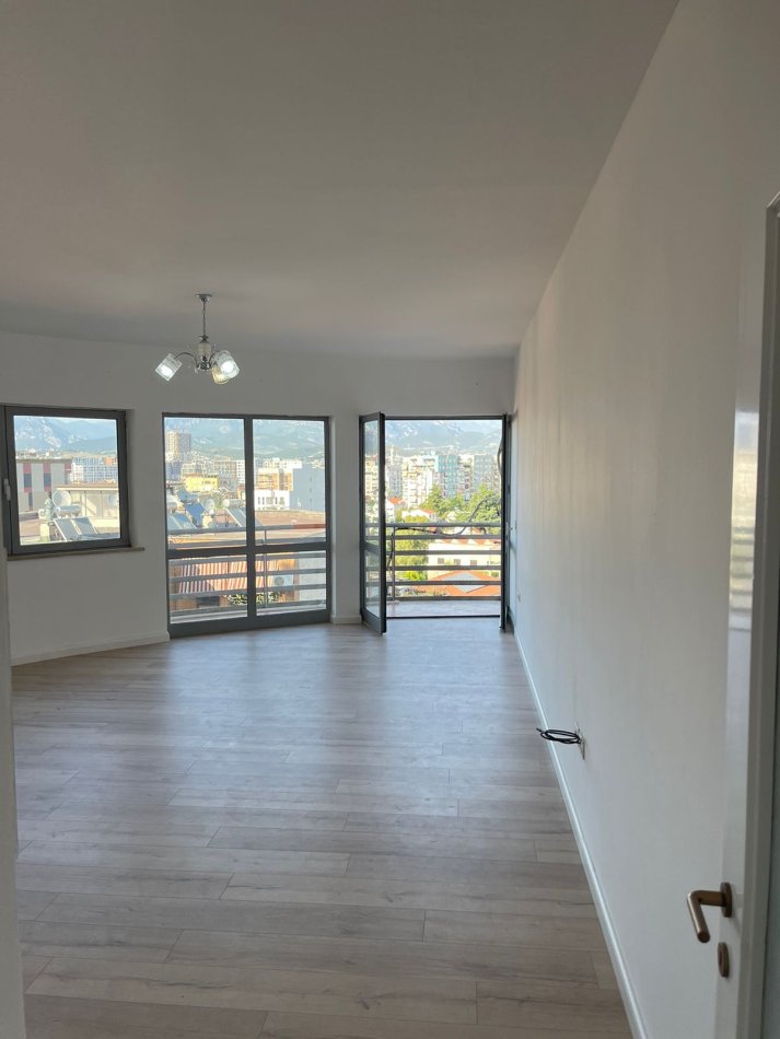 Tirane, shitet apartament 1+1+Ballkon Kati 5, 76 m² 155.000 € (ZOGU I ZI)