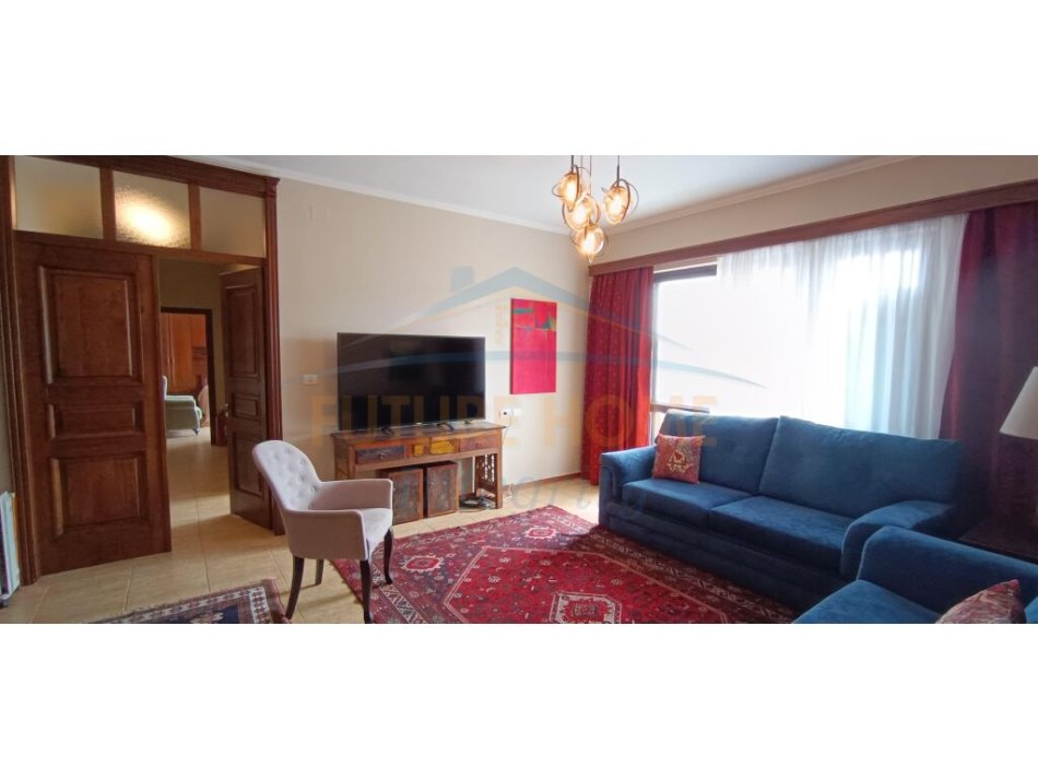 Tirane, jepet me qera apartament 2+1 Kati 10, 125 m² 800 € (BLLOK)