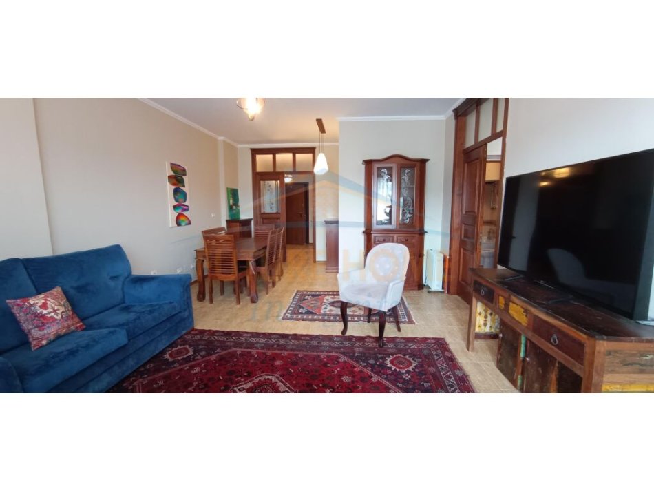 Tirane, jepet me qera apartament 2+1 Kati 10, 125 m² 800 € (BLLOK)