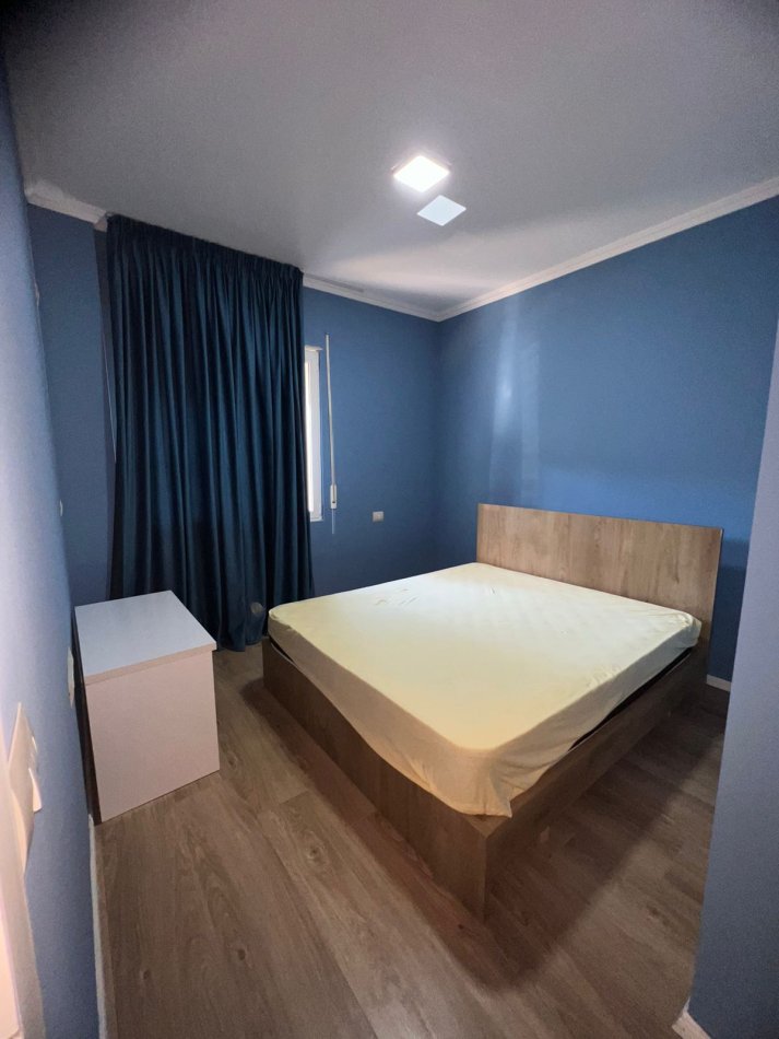 Tirane, jepet me qera apartament 3+1 Kati 4, 102 m² 1.200 € (Liqeni i Thatë)
