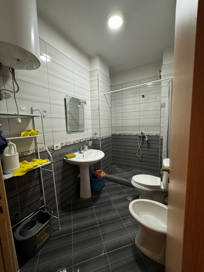 Tirane, jepet me qera apartament 2+1+Ballkon Kati 6, 120 m² 450 € (astir)