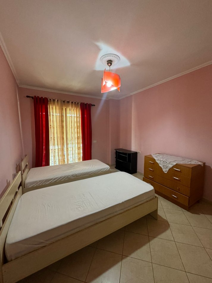 Tirane, jepet me qera apartament 2+1+Ballkon Kati 6, 120 m² 450 € (astir)