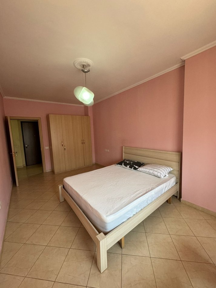 Tirane, jepet me qera apartament 2+1+Ballkon Kati 6, 120 m² 450 € (astir)