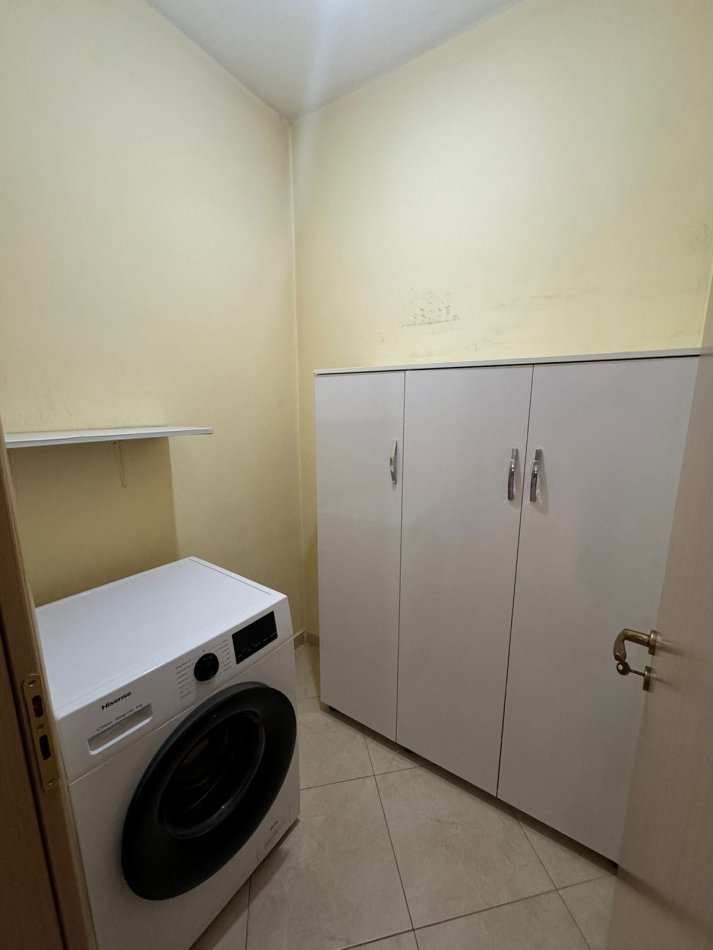 Tirane, jepet me qera apartament 2+1+Ballkon Kati 6, 120 m² 450 € (astir)