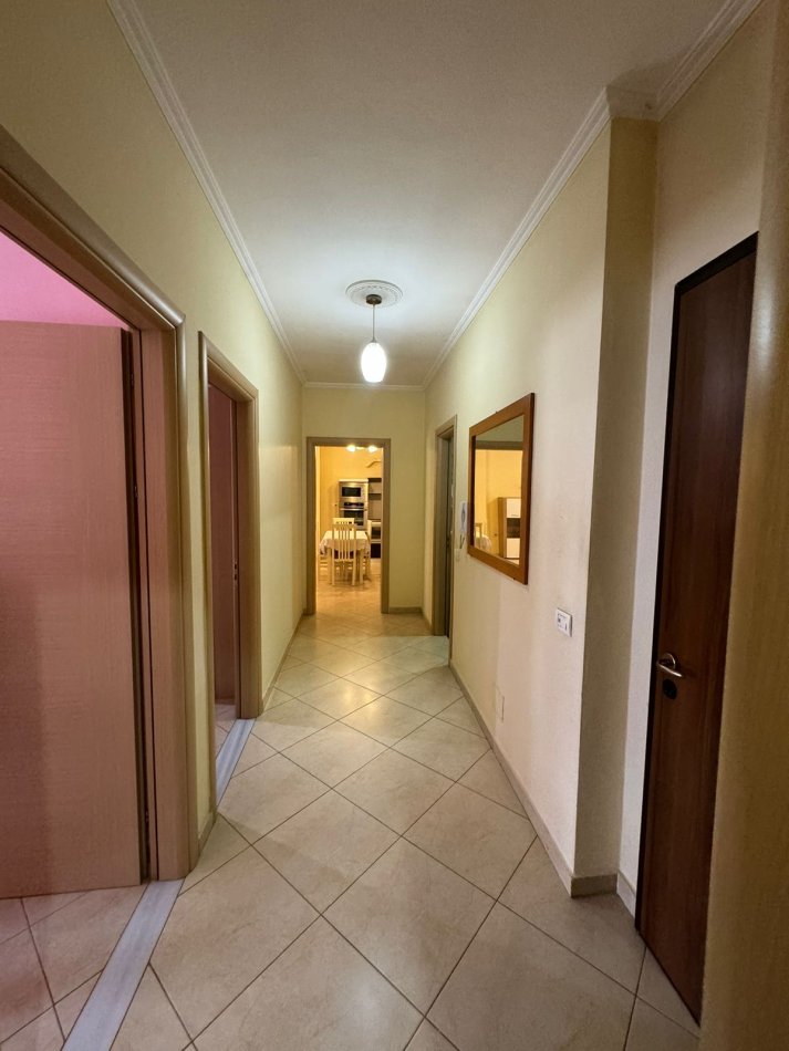 Tirane, jepet me qera apartament 2+1+Ballkon Kati 6, 120 m² 450 € (astir)