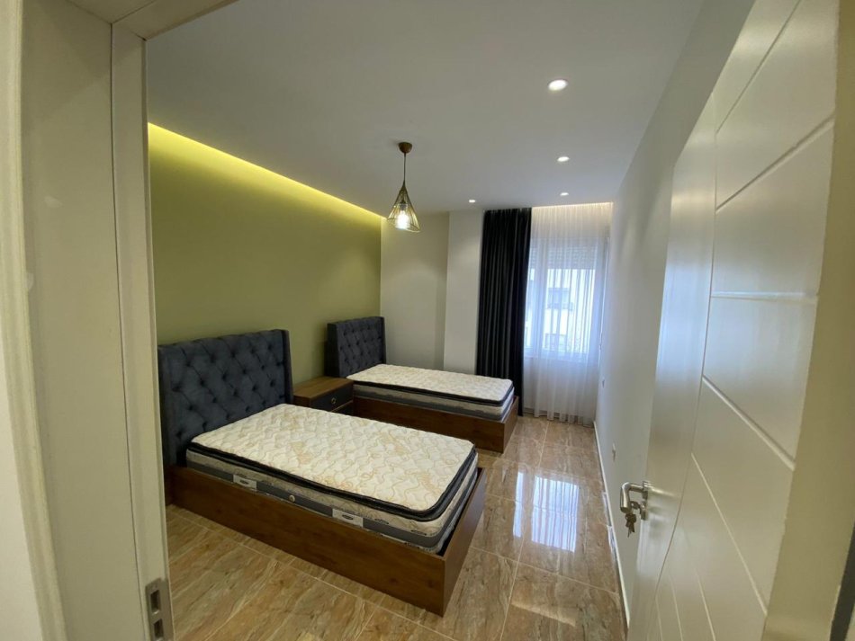 Tirane, jepet me qera apartament 2+1+Ballkon Kati 7, 103 m² 600 € (5MAJI)