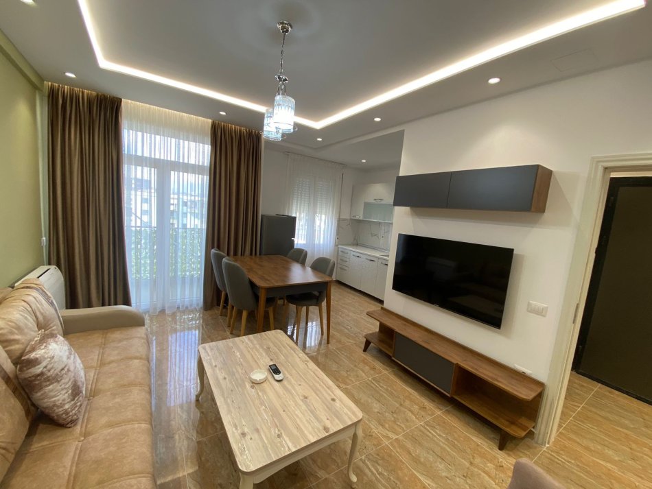 Tirane, jepet me qera apartament 2+1+Ballkon Kati 7, 103 m² 600 € (5MAJI)