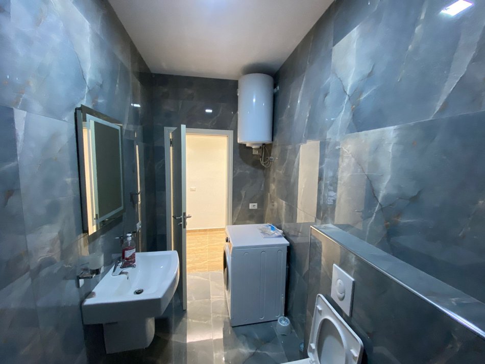 Tirane, jepet me qera apartament 2+1+Ballkon Kati 7, 103 m² 600 € (5MAJI)