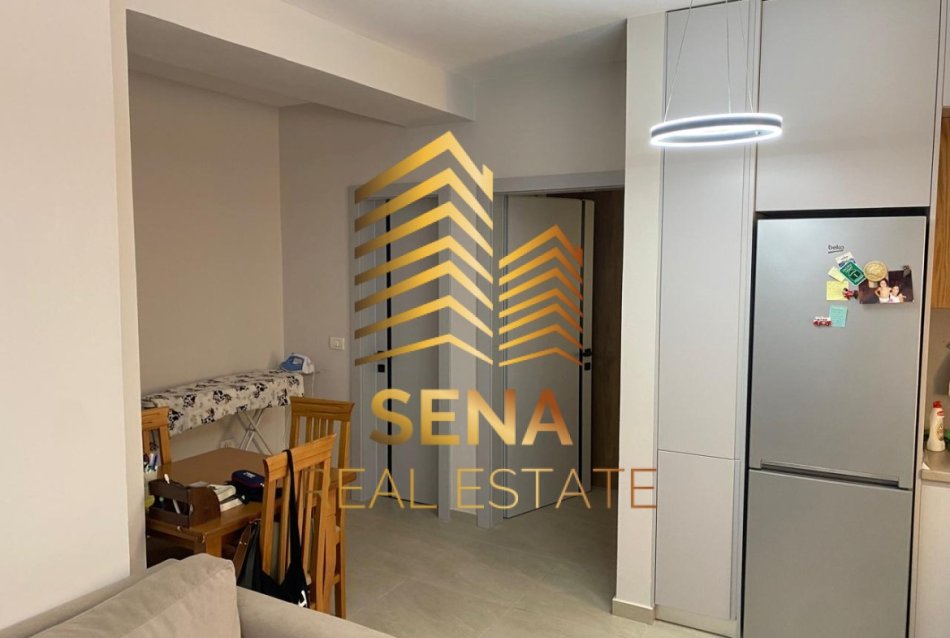 Tirane, jepet me qera apartament 1+1 Kati 2, 60 m² 450 € (Rruga Xhanfize Keko)